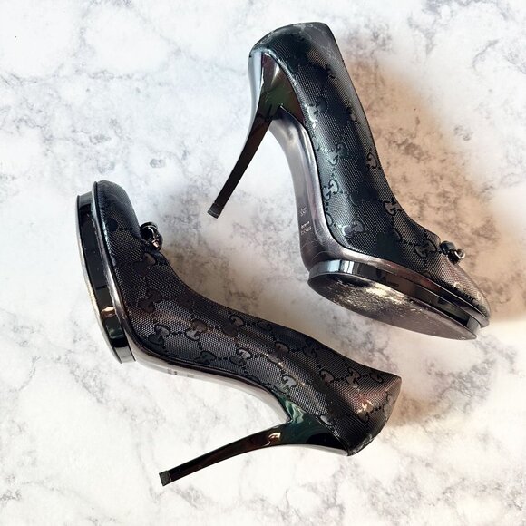 Gucci GG Imprime Black Leather Chain Charm Pumps - Picture 5 of 15